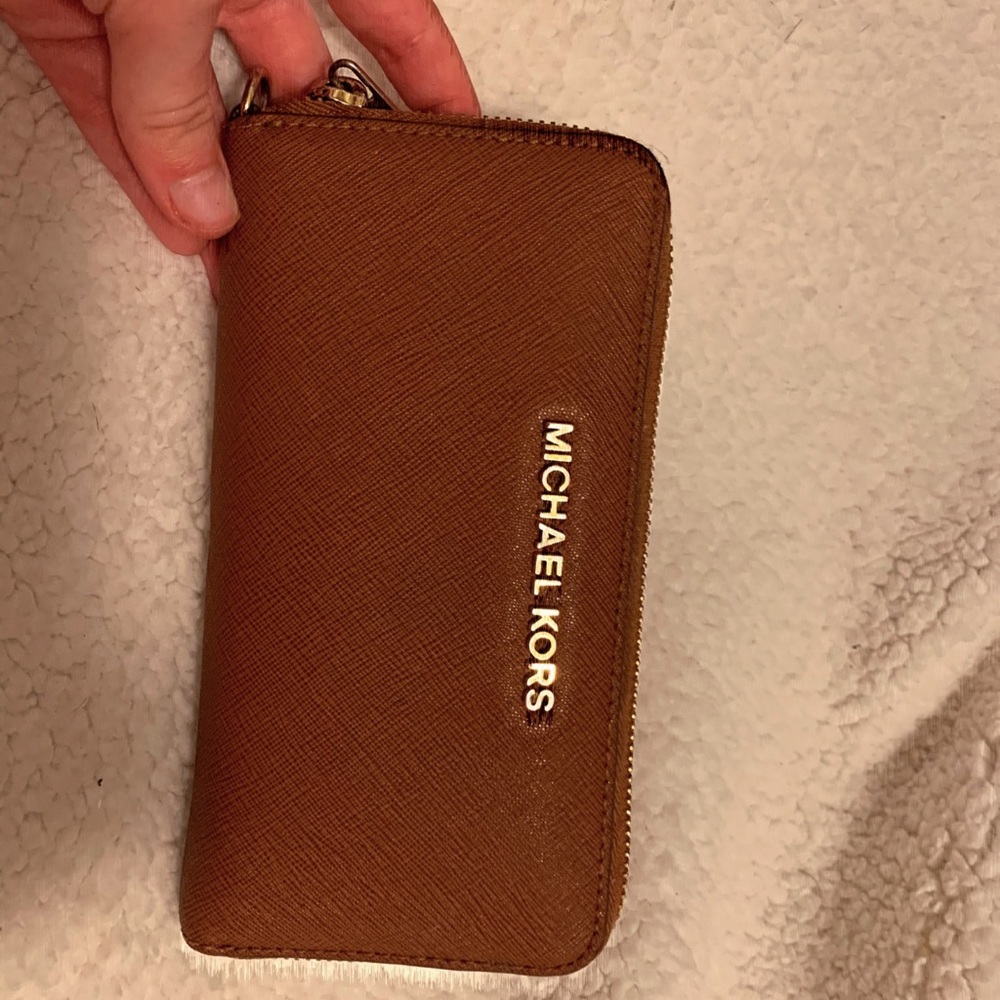 Adorable wallet (: